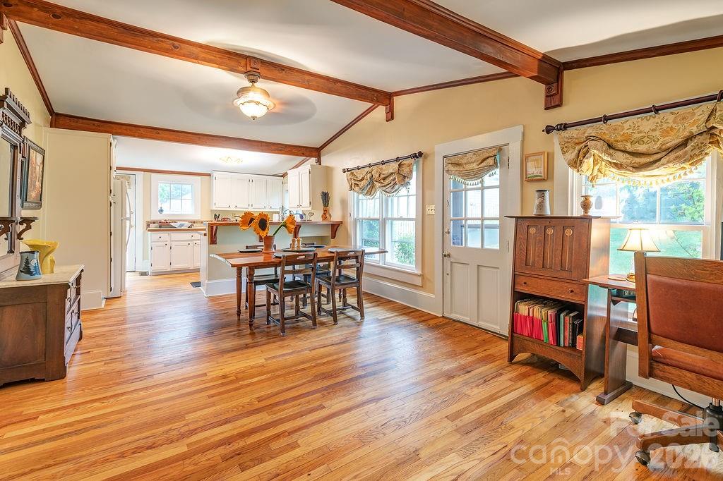 52 Gracelyn Road — Asheville