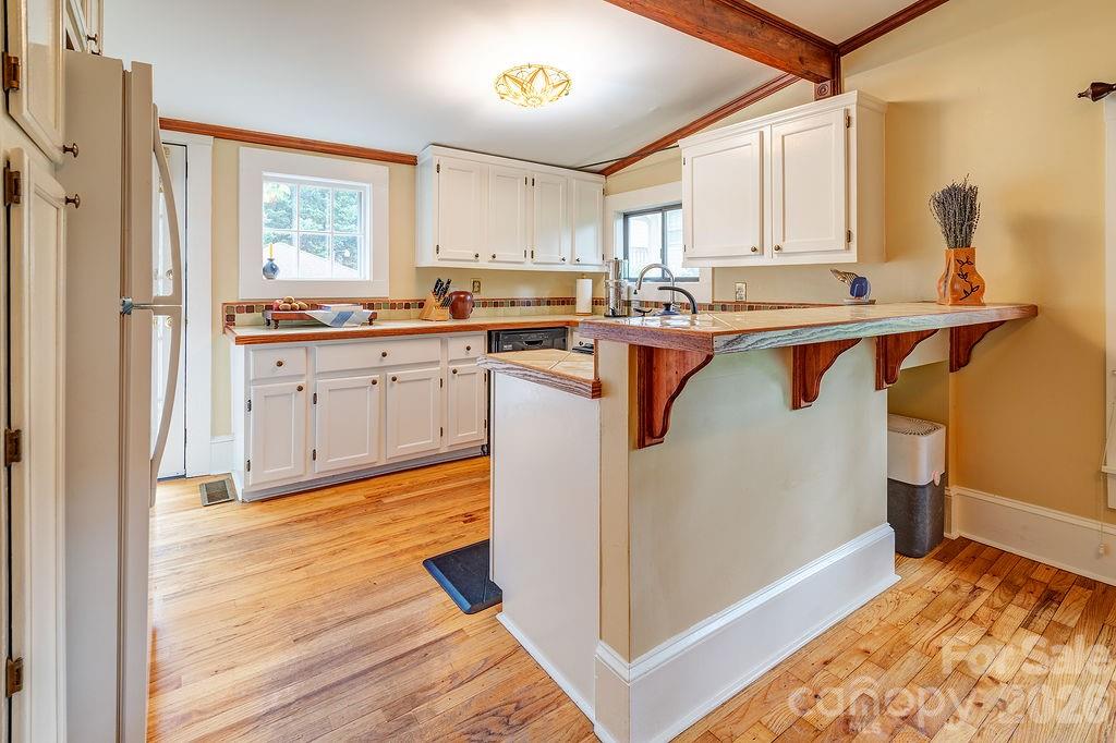 52 Gracelyn Road — Asheville