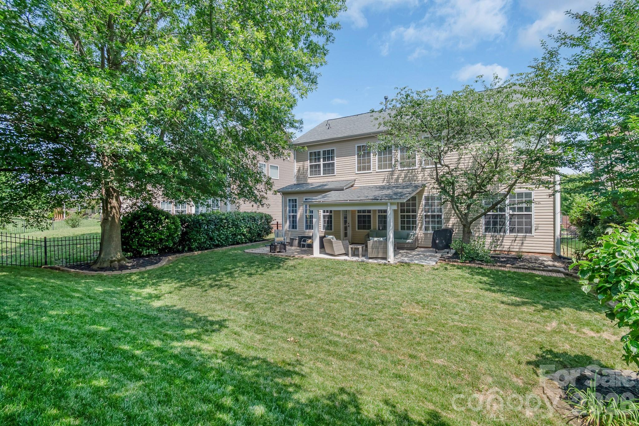 10507 Bere Island Drive — Charlotte