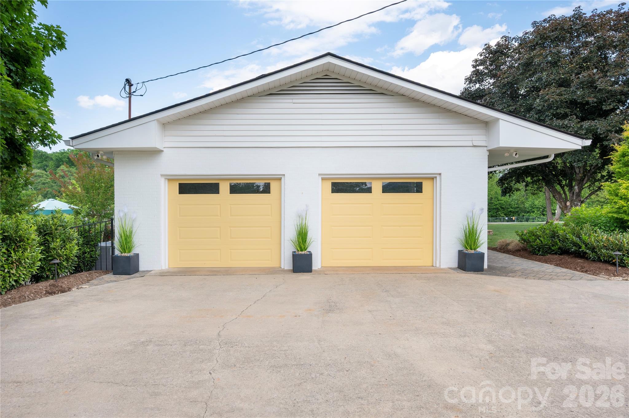 134 W Oakview Road — Asheville