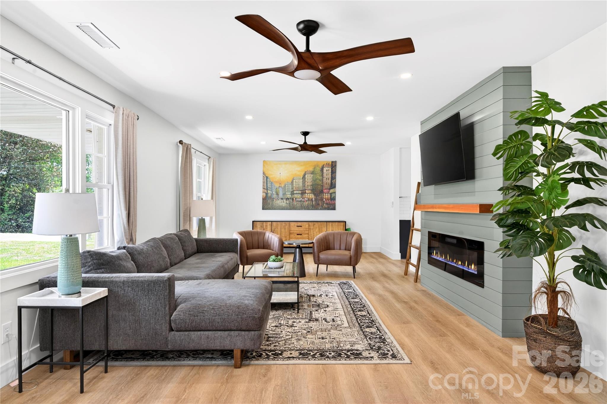 134 W Oakview Road — Asheville