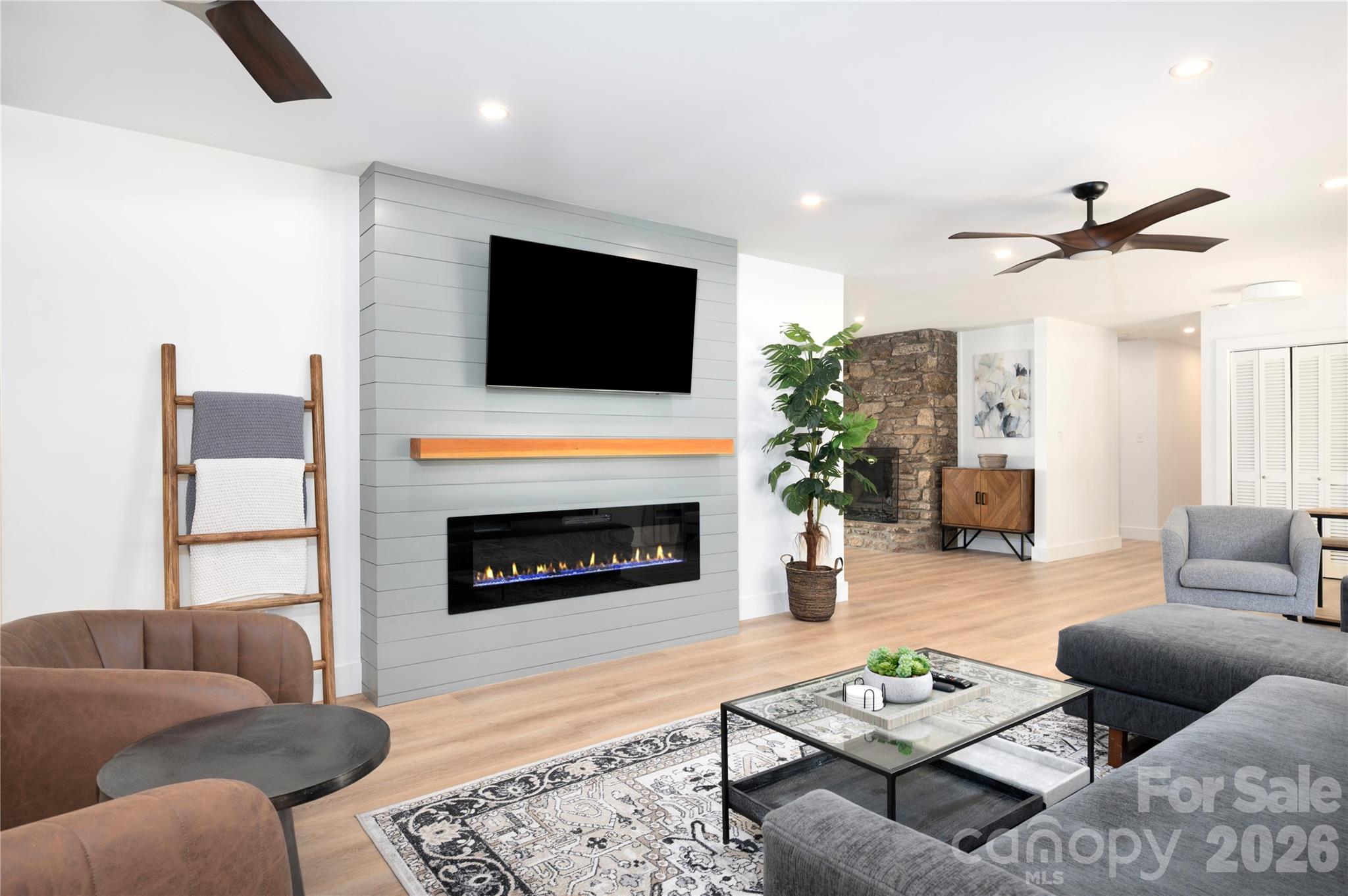 134 W Oakview Road — Asheville