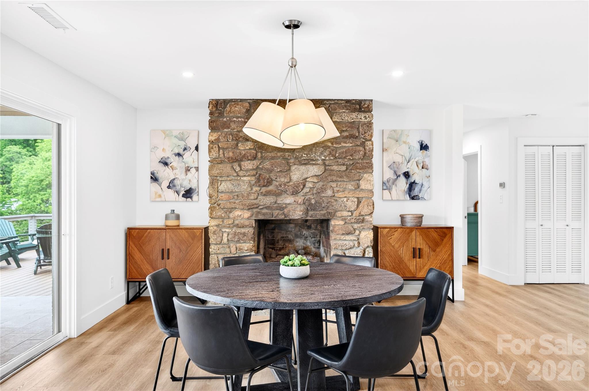 134 W Oakview Road — Asheville