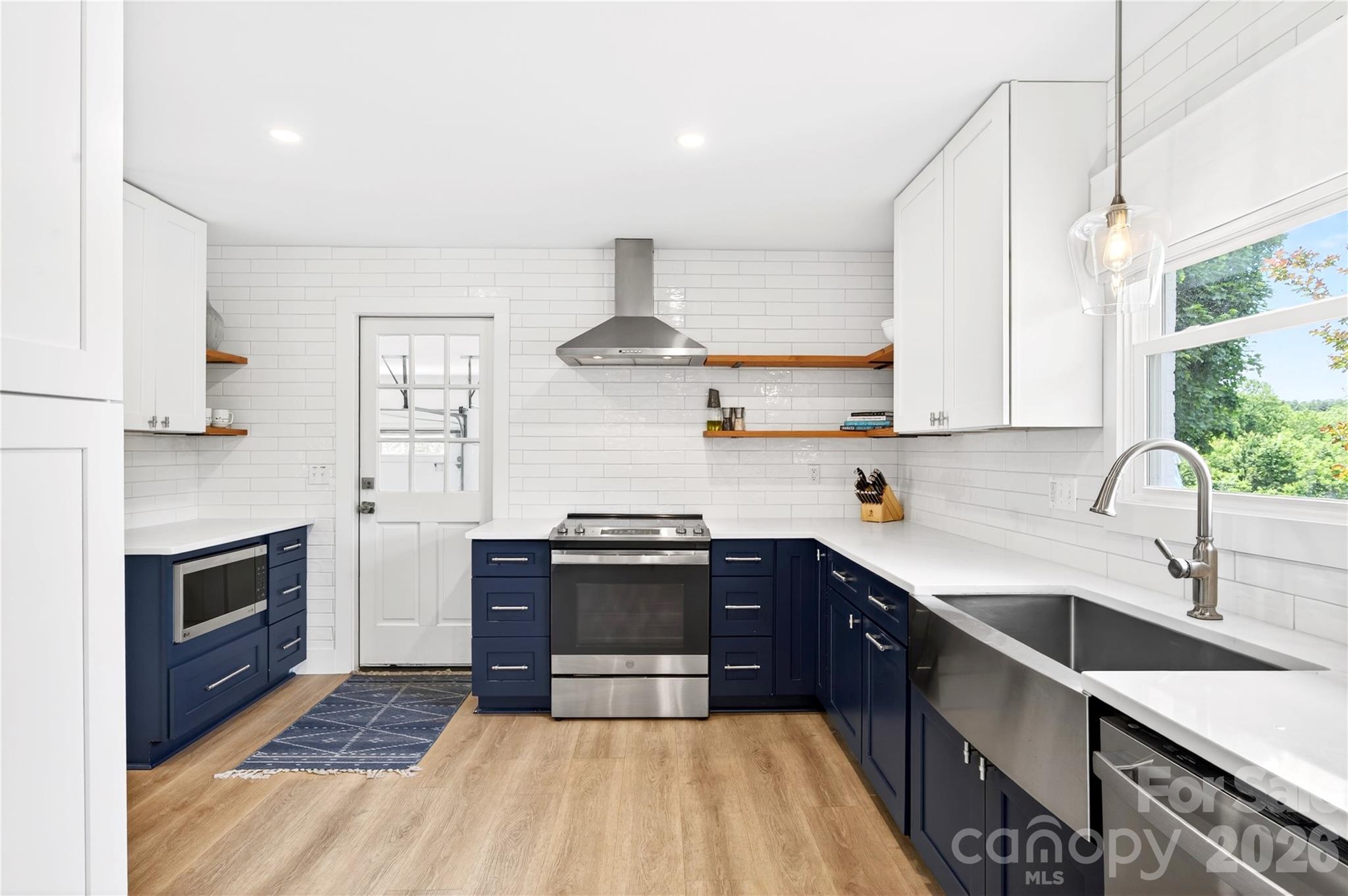 134 W Oakview Road — Asheville