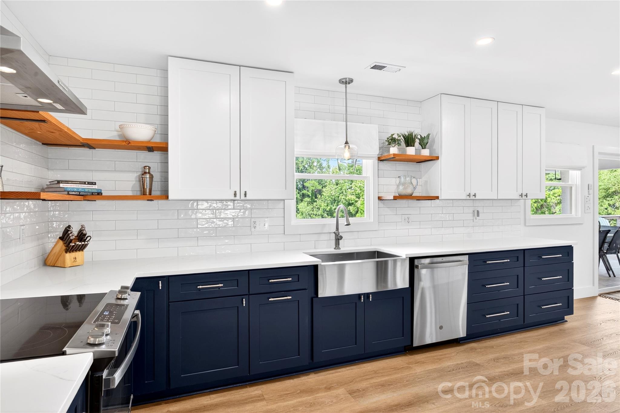 134 W Oakview Road — Asheville
