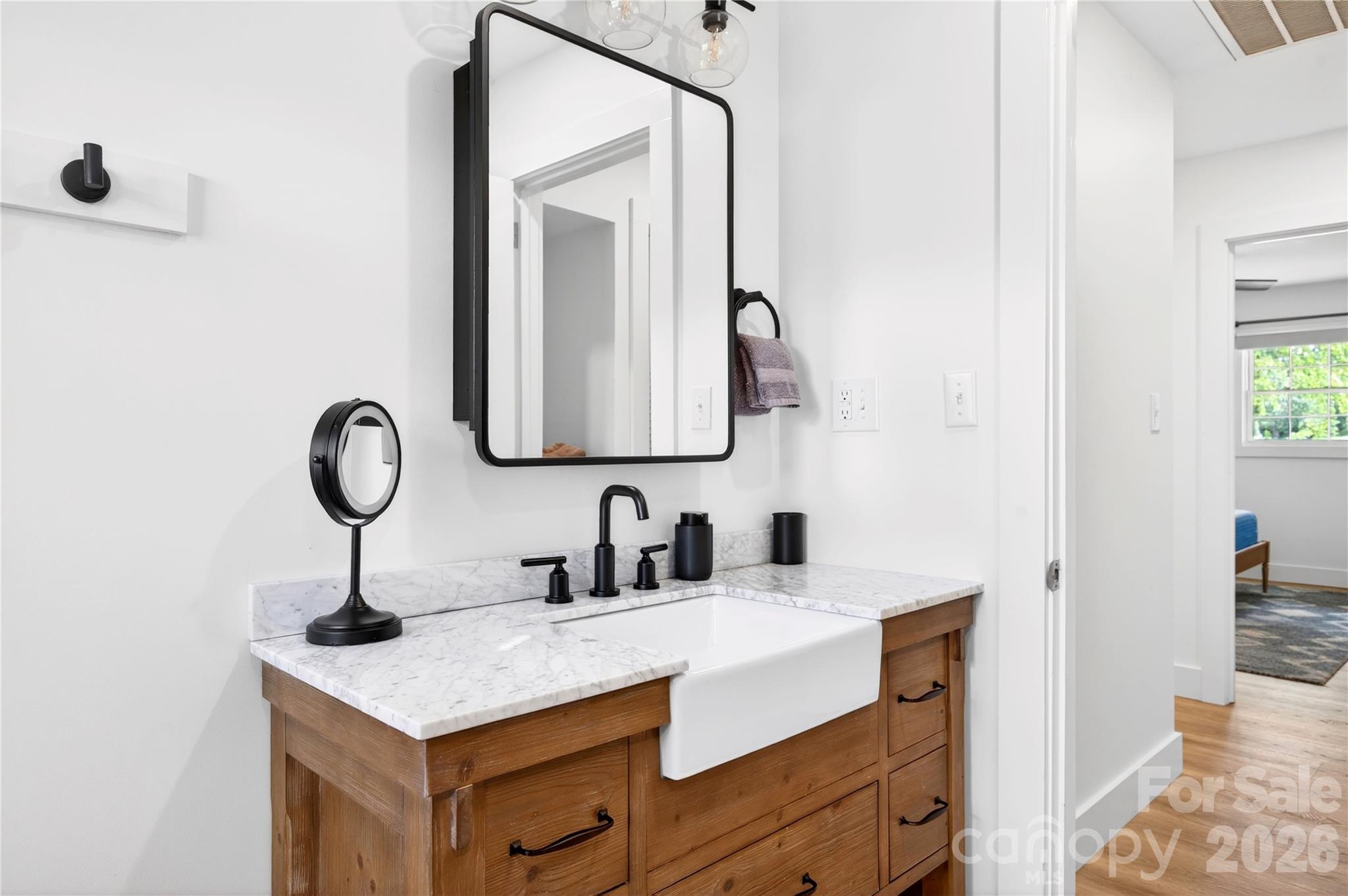 134 W Oakview Road — Asheville