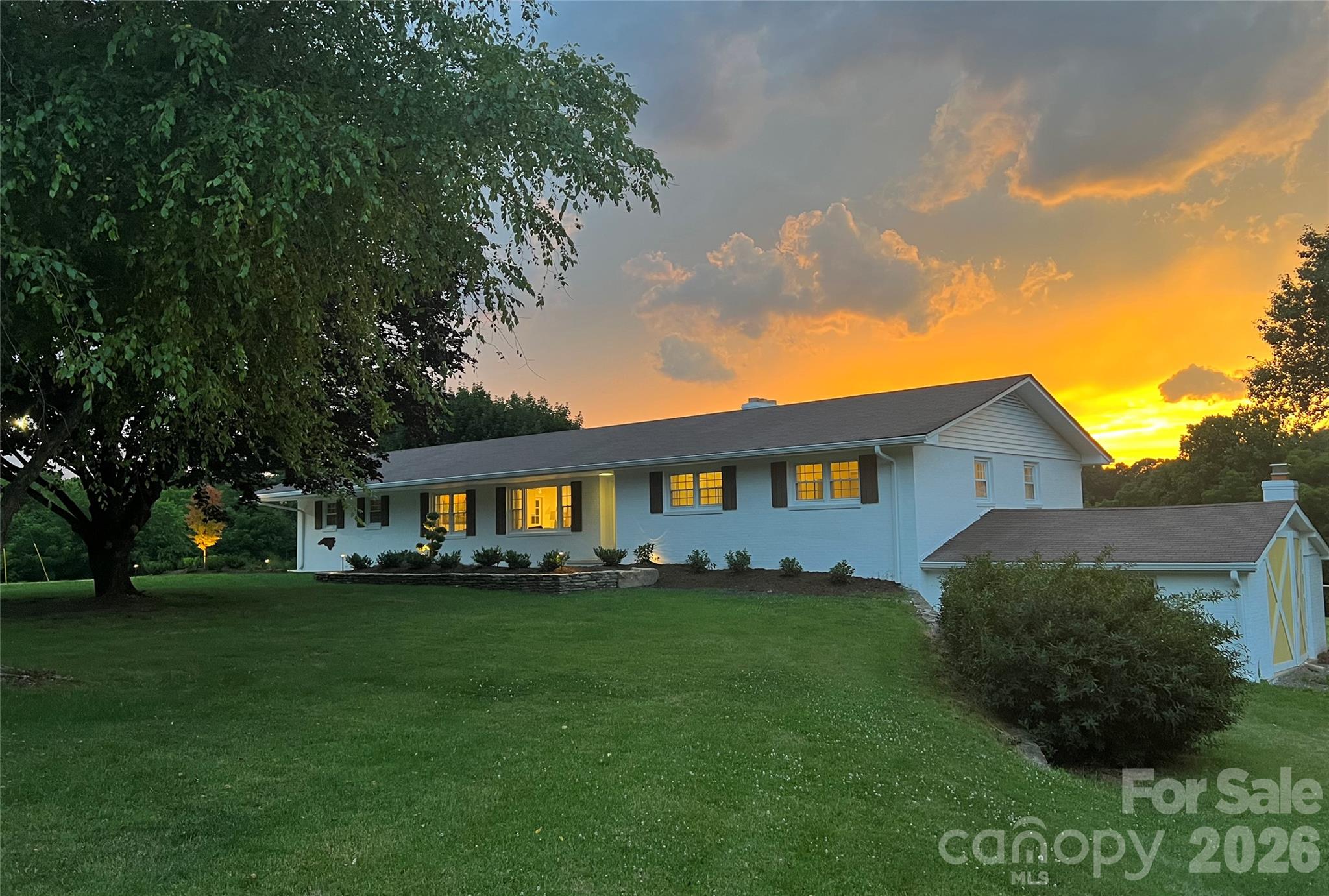 134 W Oakview Road — Asheville