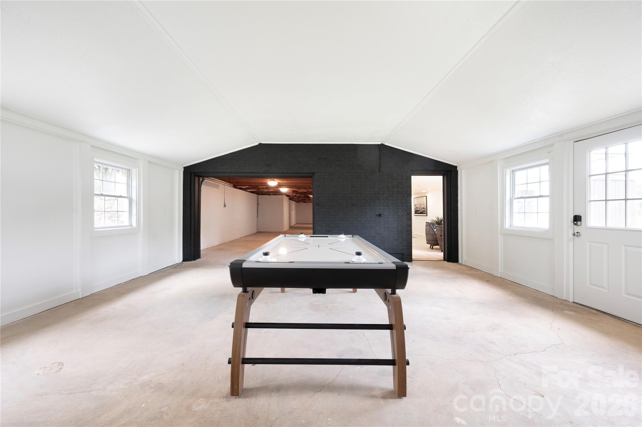 134 W Oakview Road — Asheville