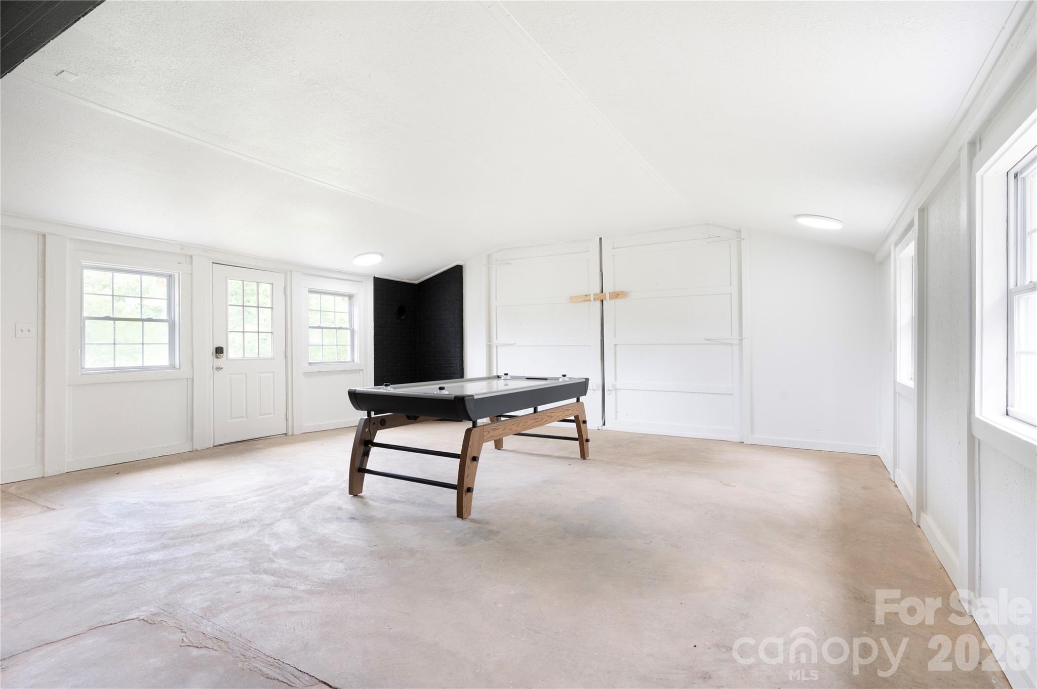 134 W Oakview Road — Asheville