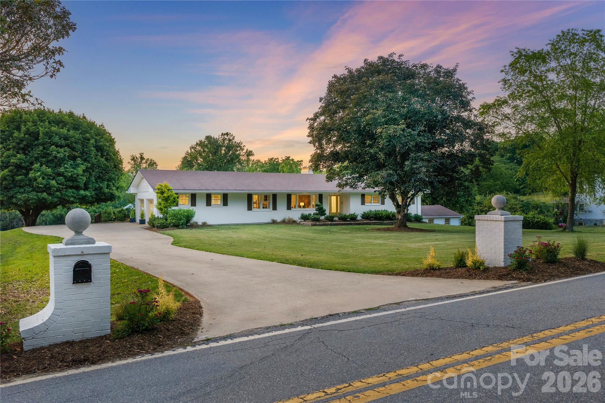 134 W Oakview Road — Asheville