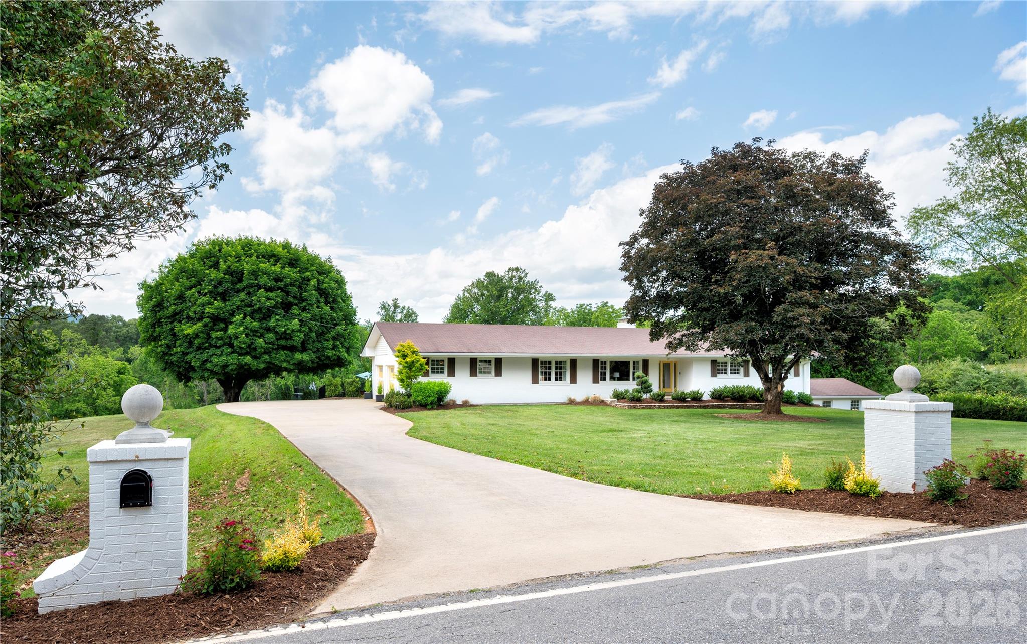 134 W Oakview Road — Asheville