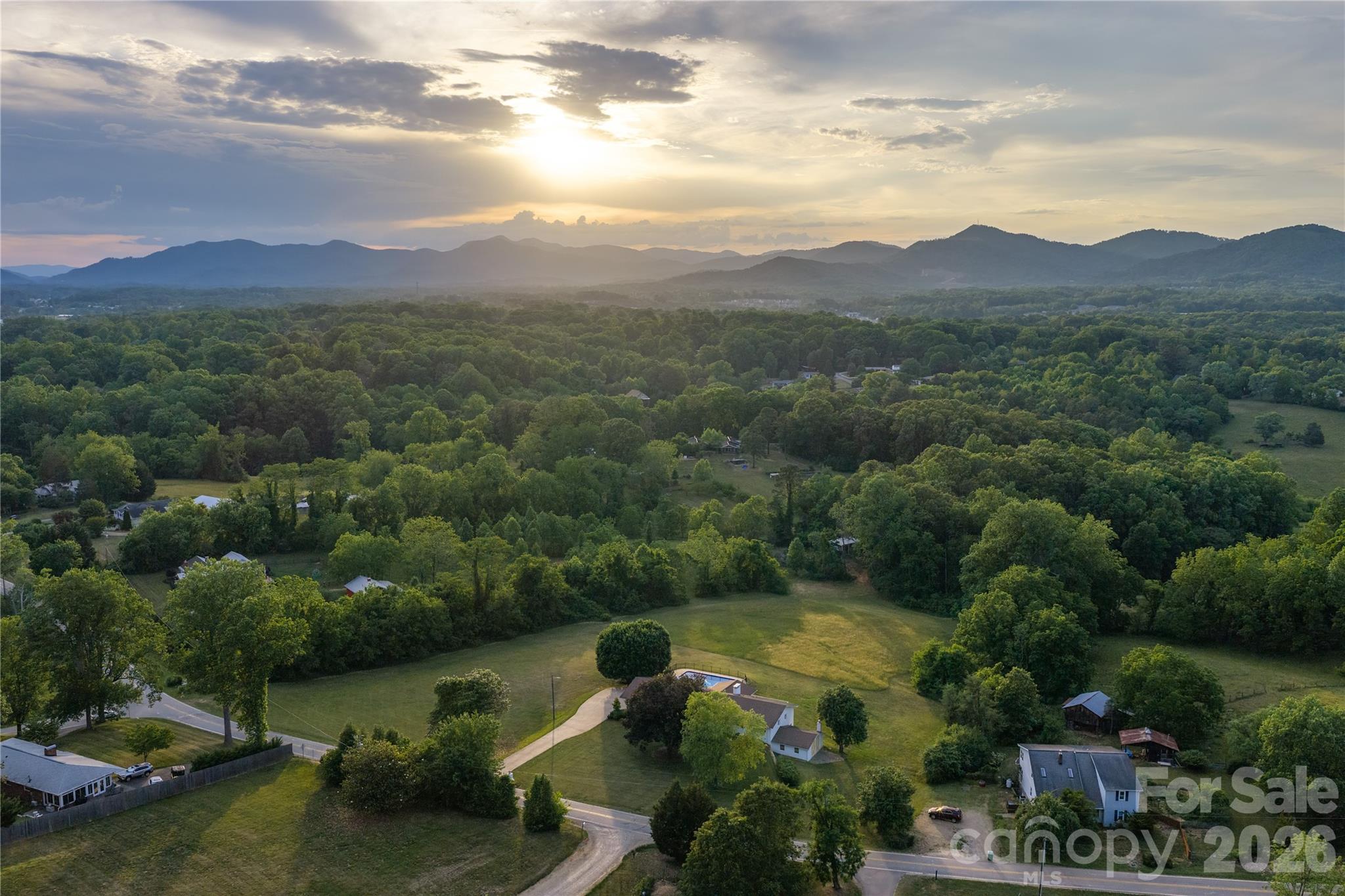 134 W Oakview Road — Asheville