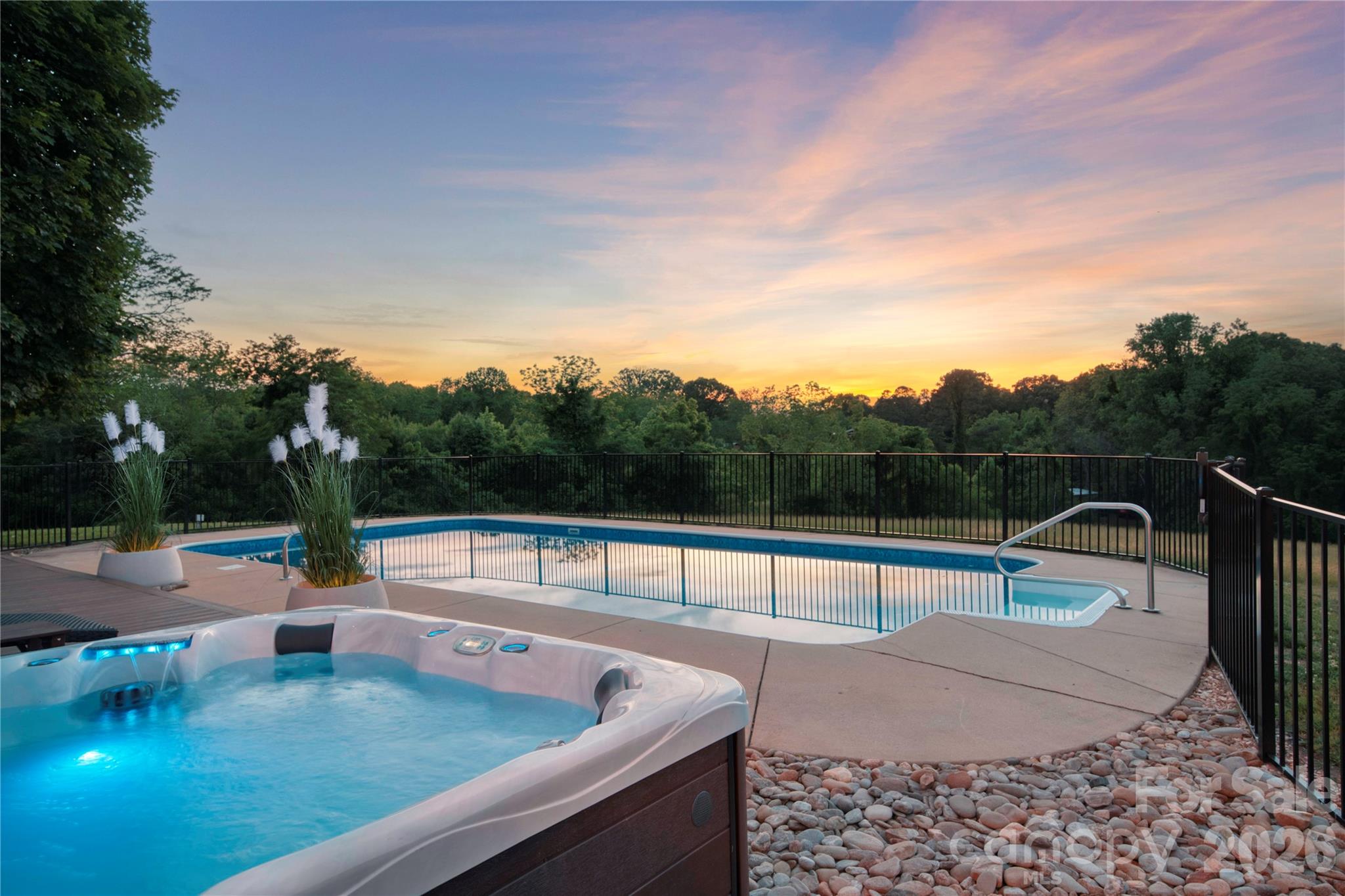 134 W Oakview Road — Asheville