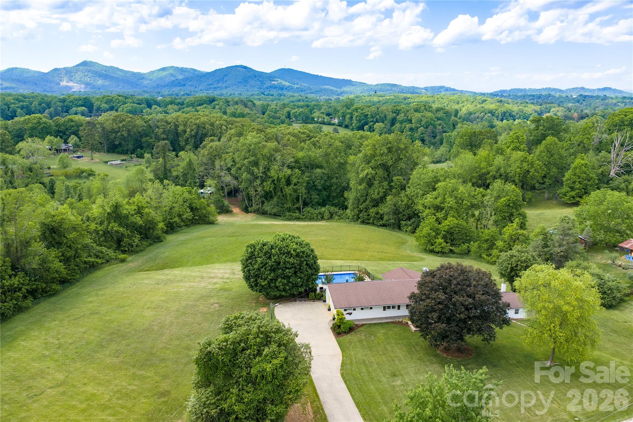 134 W Oakview Road — Asheville
