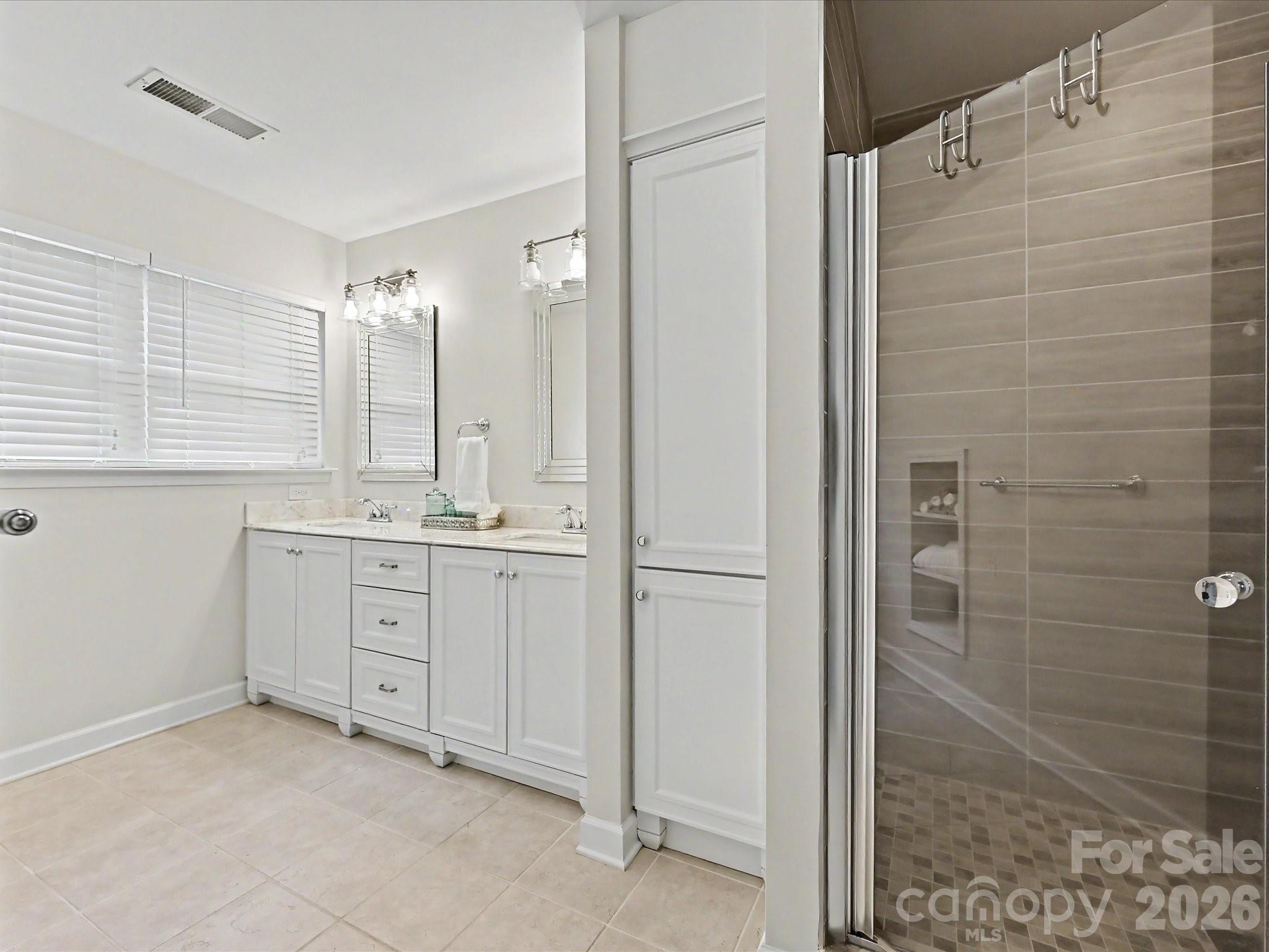 8729 Riverwood Road — Terrell