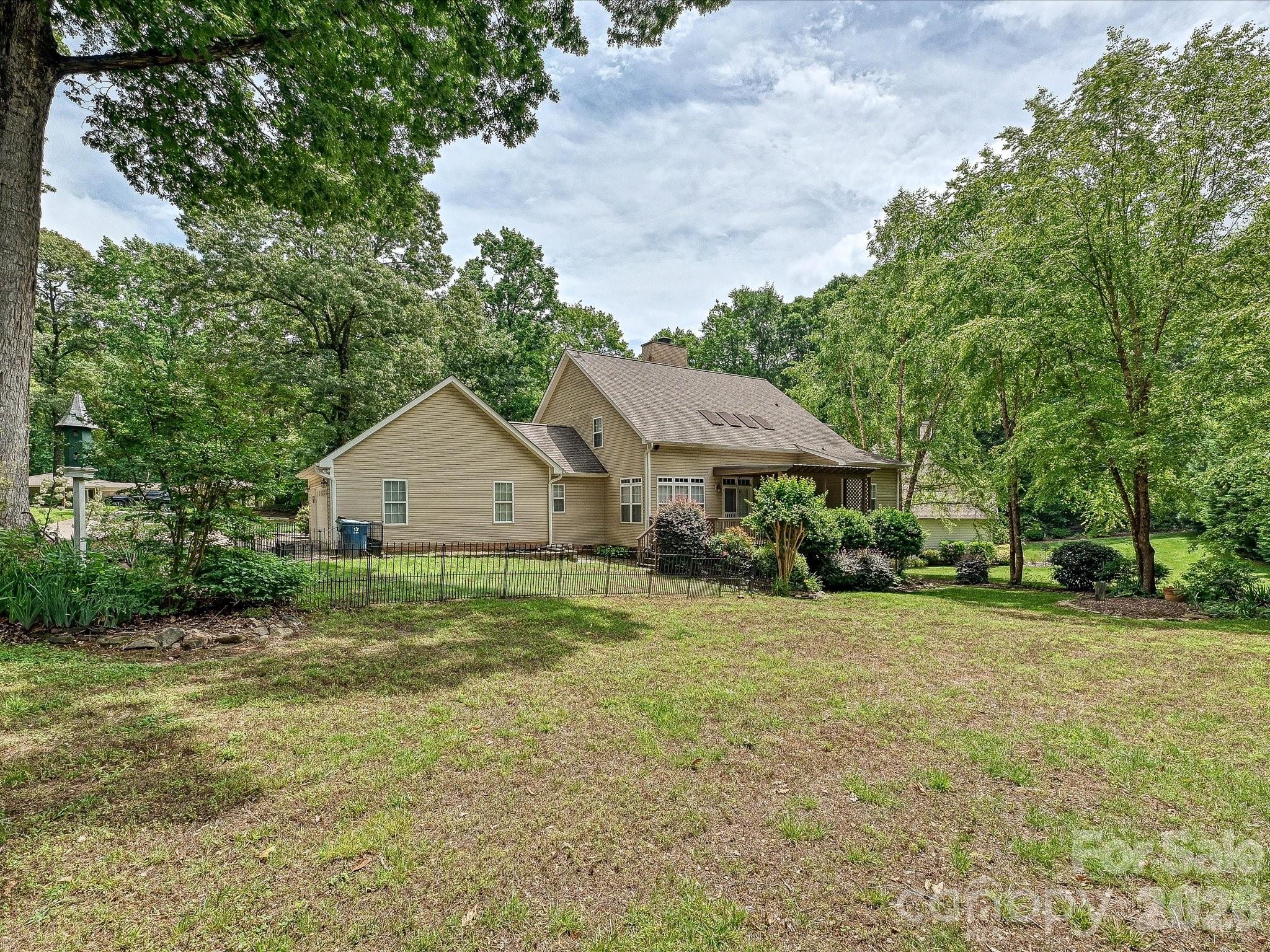 8729 Riverwood Road — Terrell