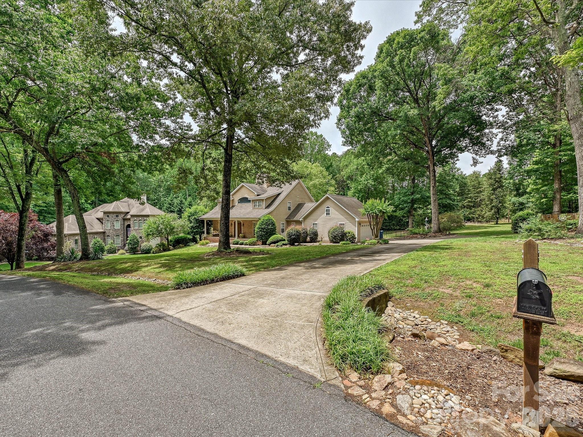 8729 Riverwood Road — Terrell