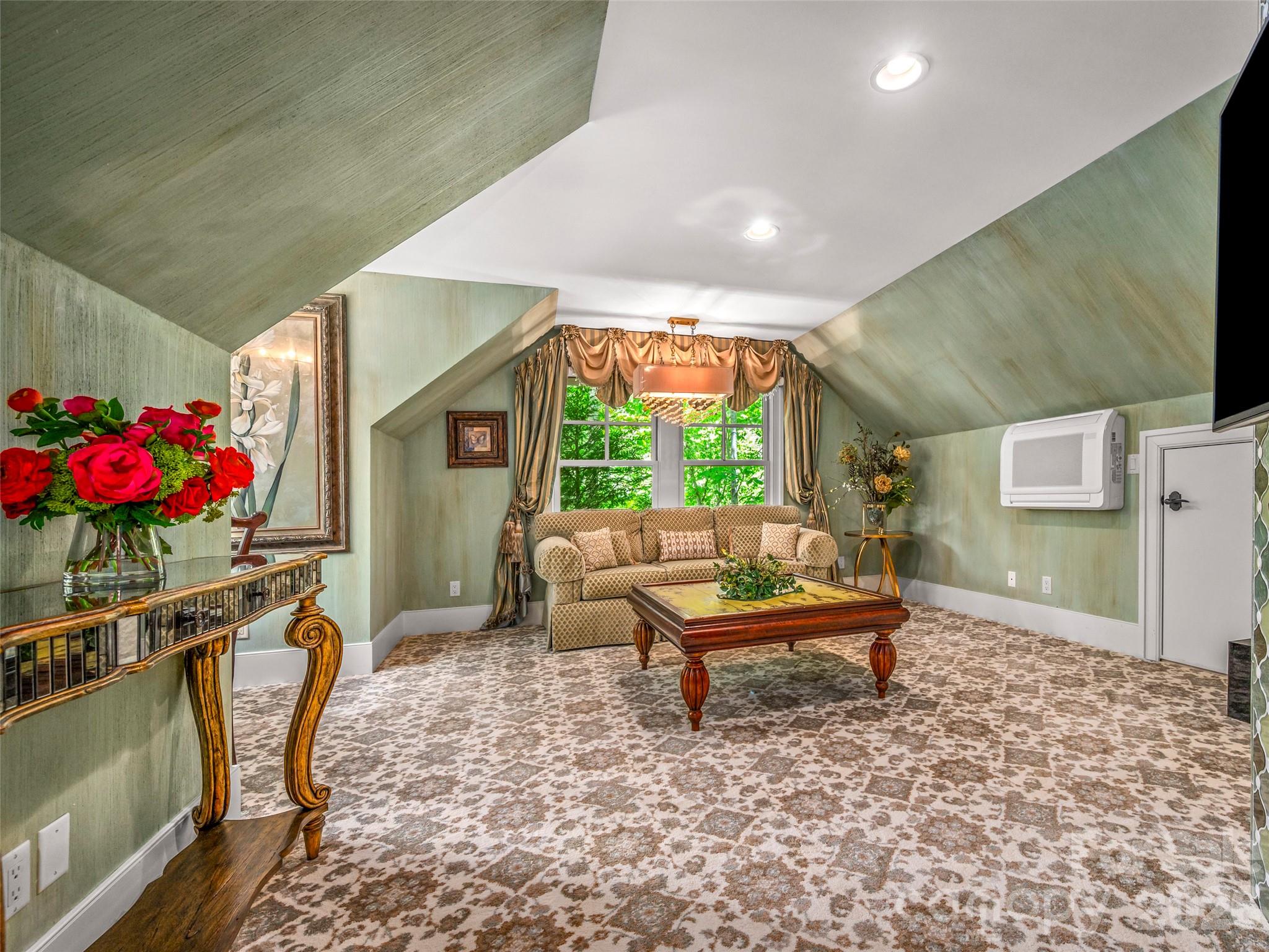 161 Chattooga Run — Hendersonville