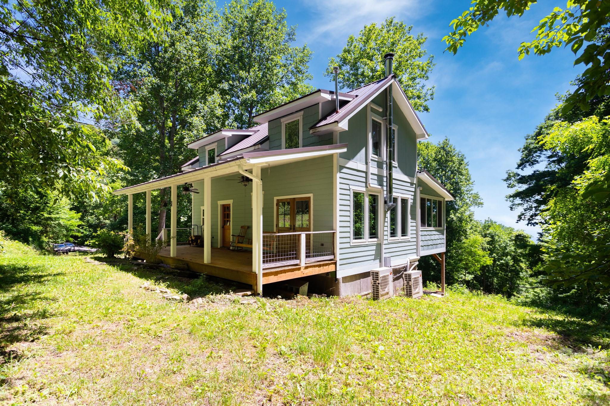 1621 Upward Way — Waynesville