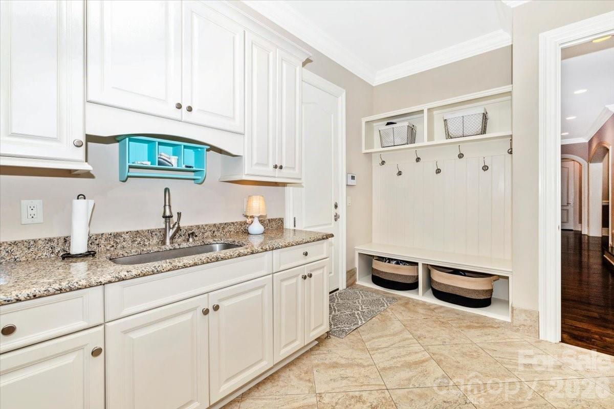 8100 Skye Lochs Drive — Waxhaw