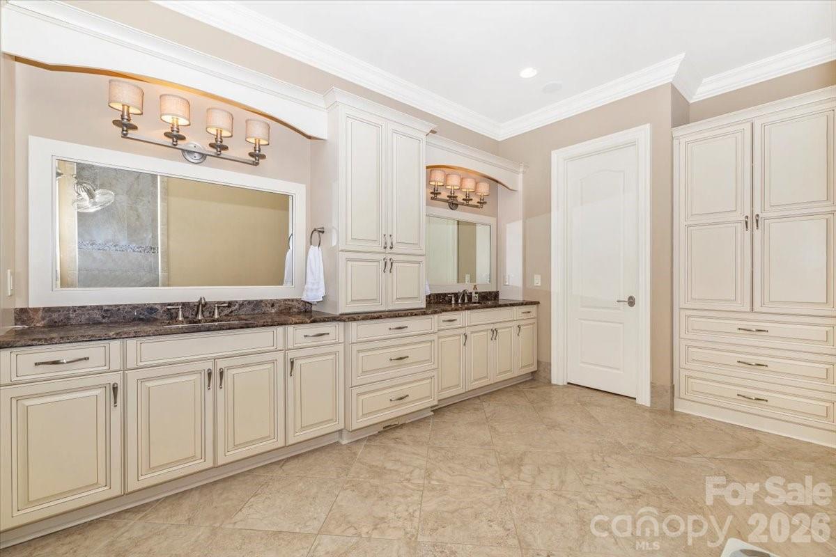 8100 Skye Lochs Drive — Waxhaw