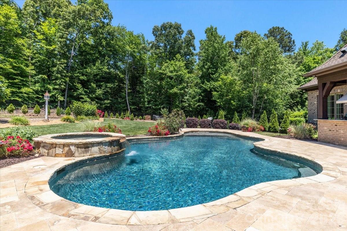 8100 Skye Lochs Drive — Waxhaw