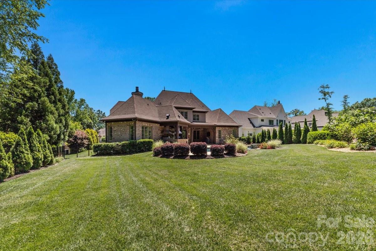 8100 Skye Lochs Drive — Waxhaw