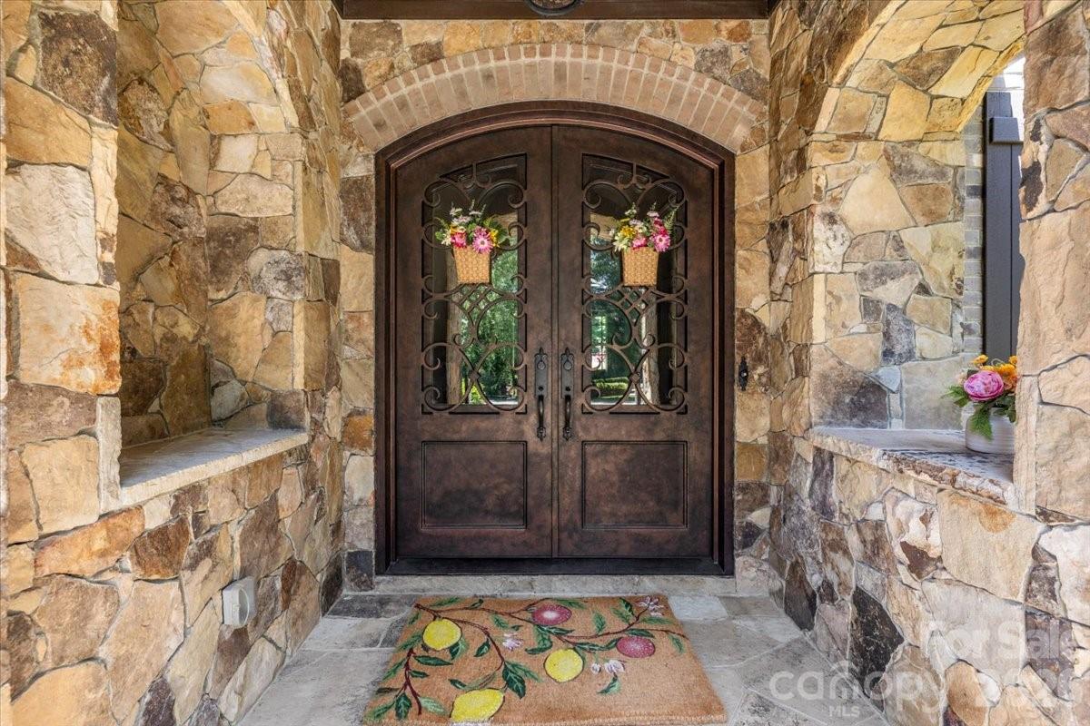 8100 Skye Lochs Drive — Waxhaw
