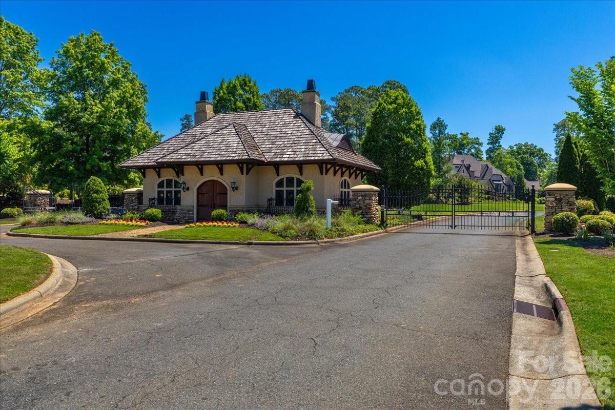 8100 Skye Lochs Drive — Waxhaw