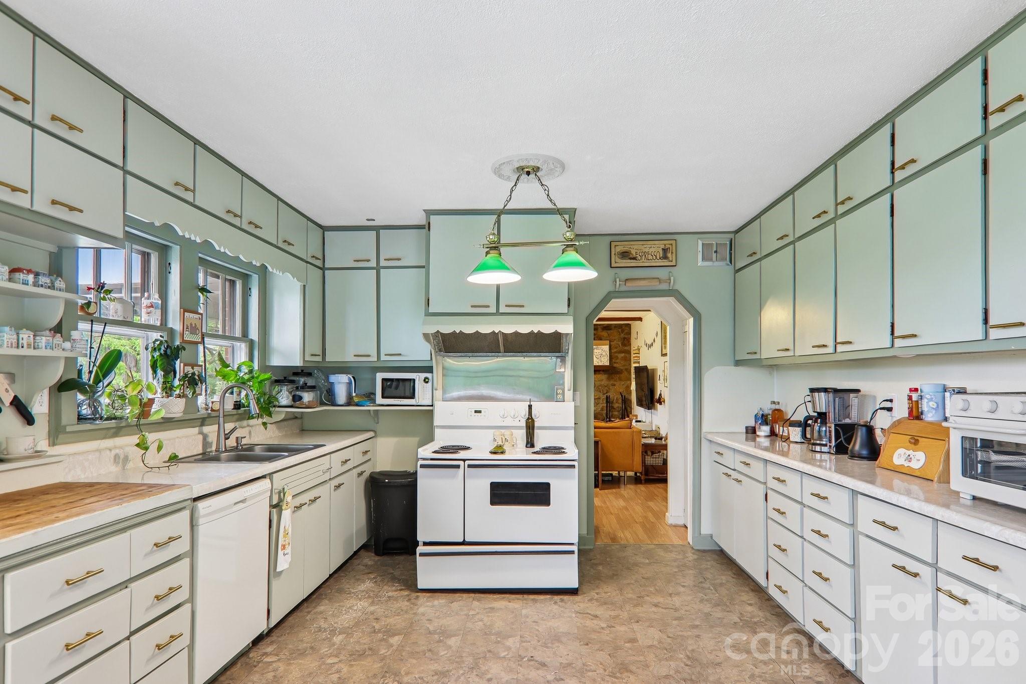 1157 S Main Street — Waynesville
