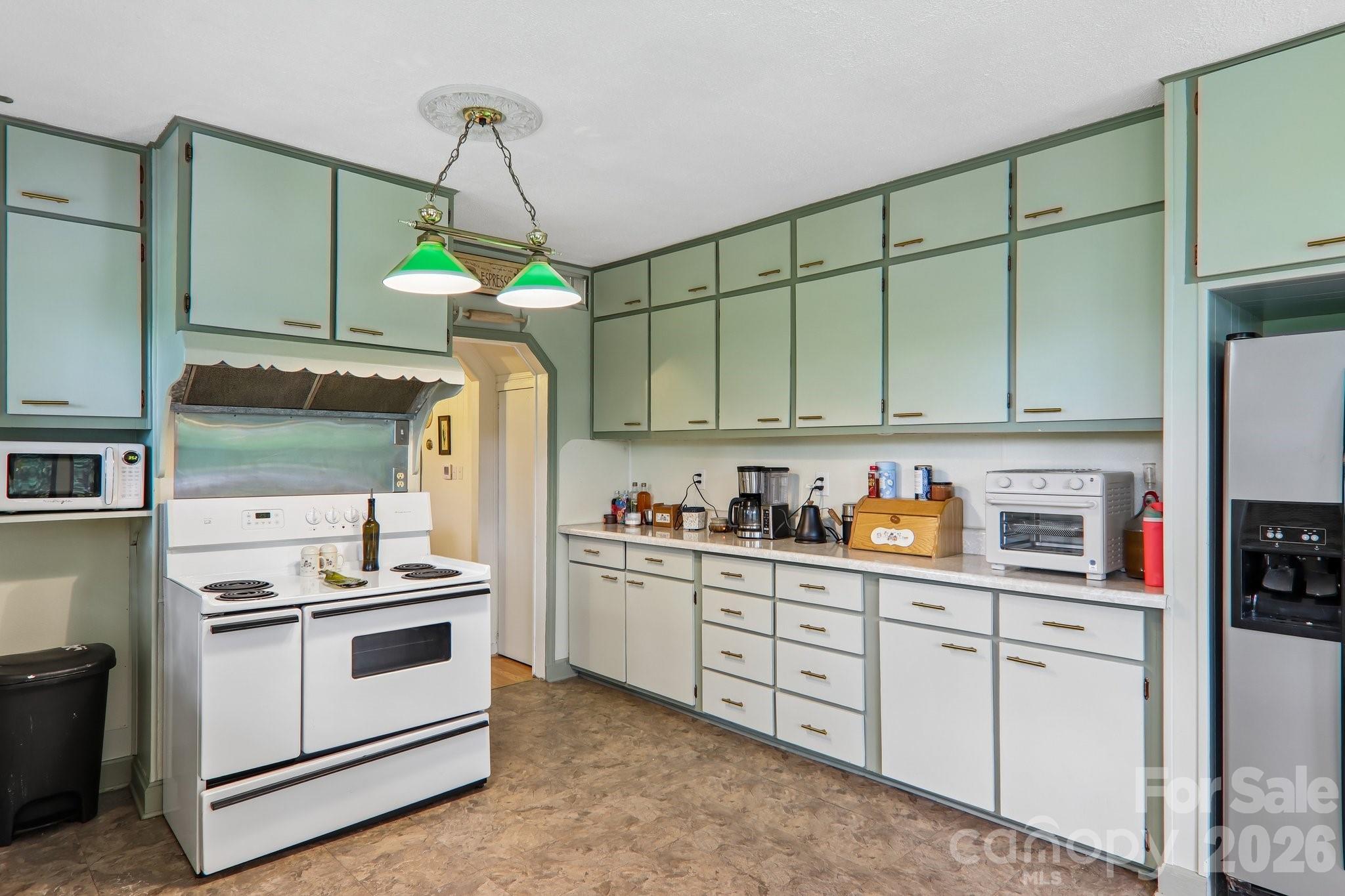 1157 S Main Street — Waynesville