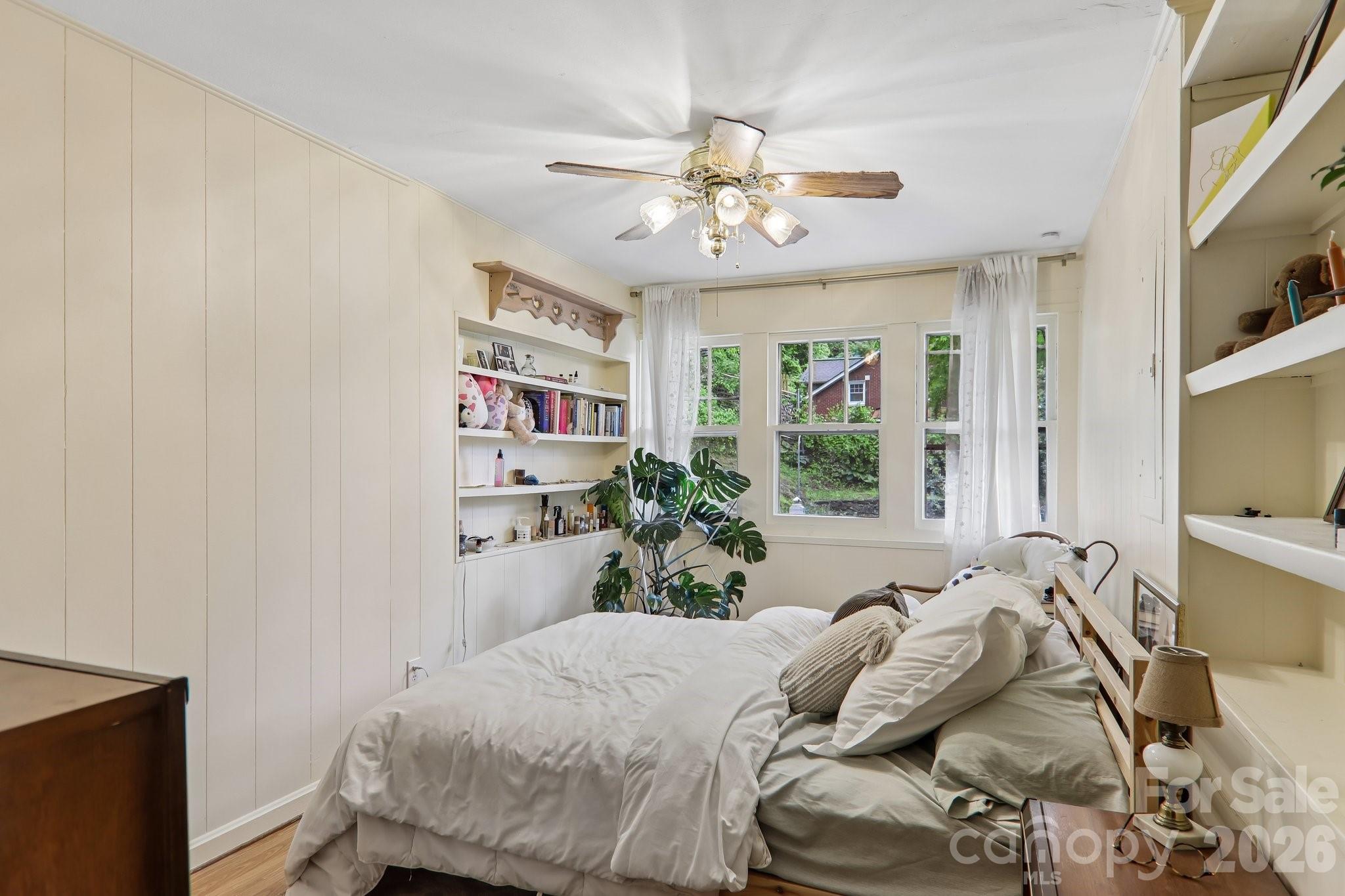 1157 S Main Street — Waynesville