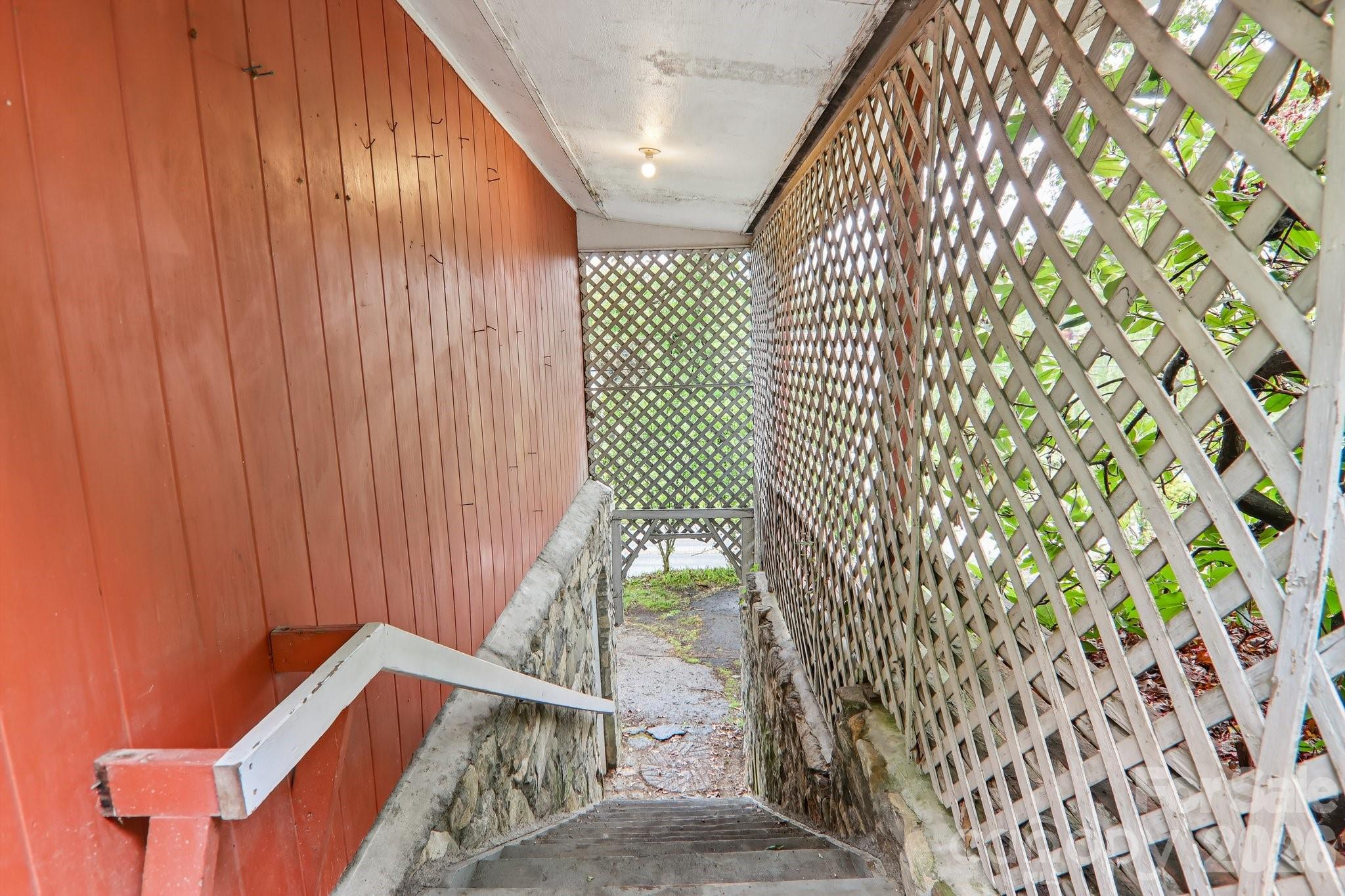 1157 S Main Street — Waynesville