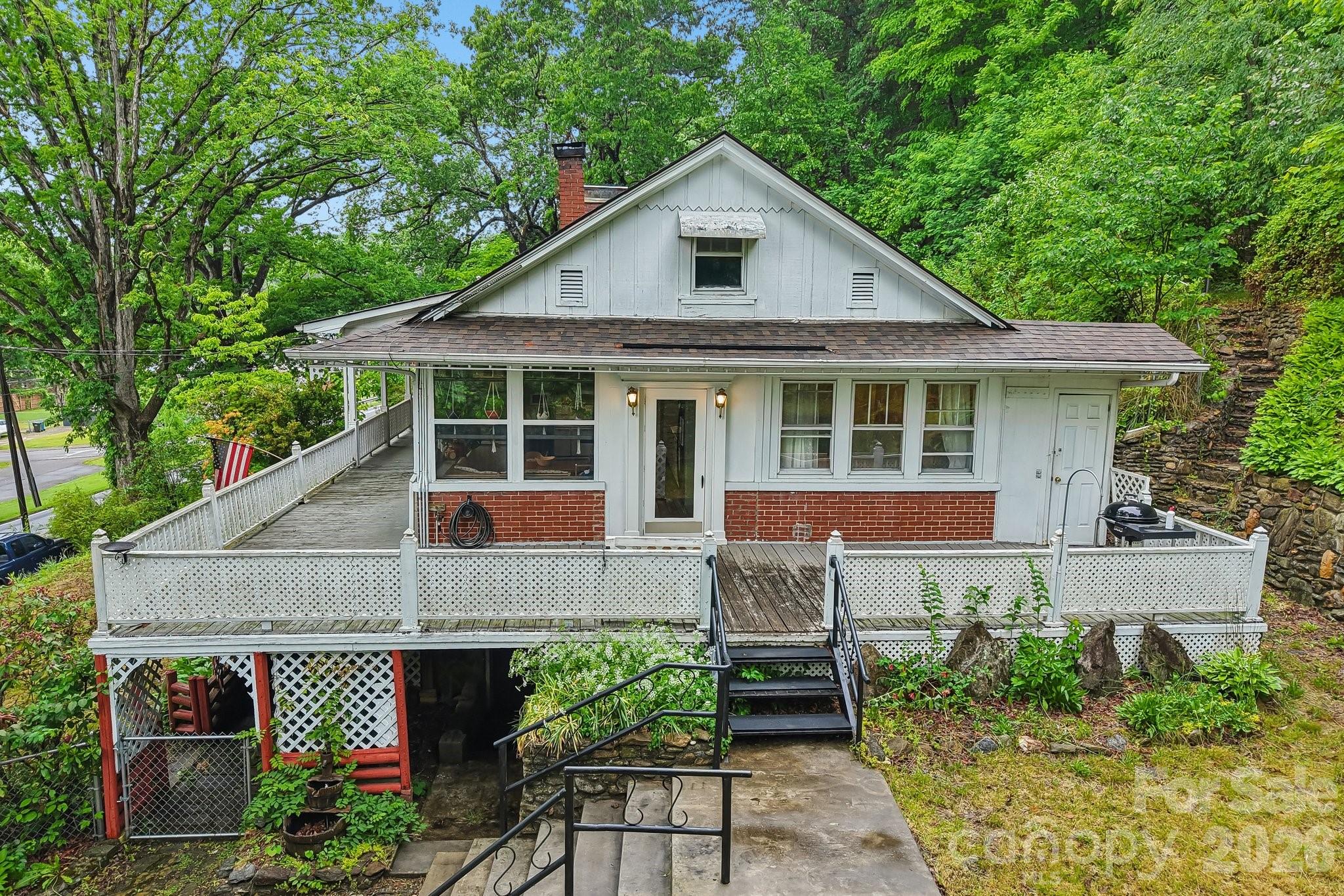 1157 S Main Street — Waynesville