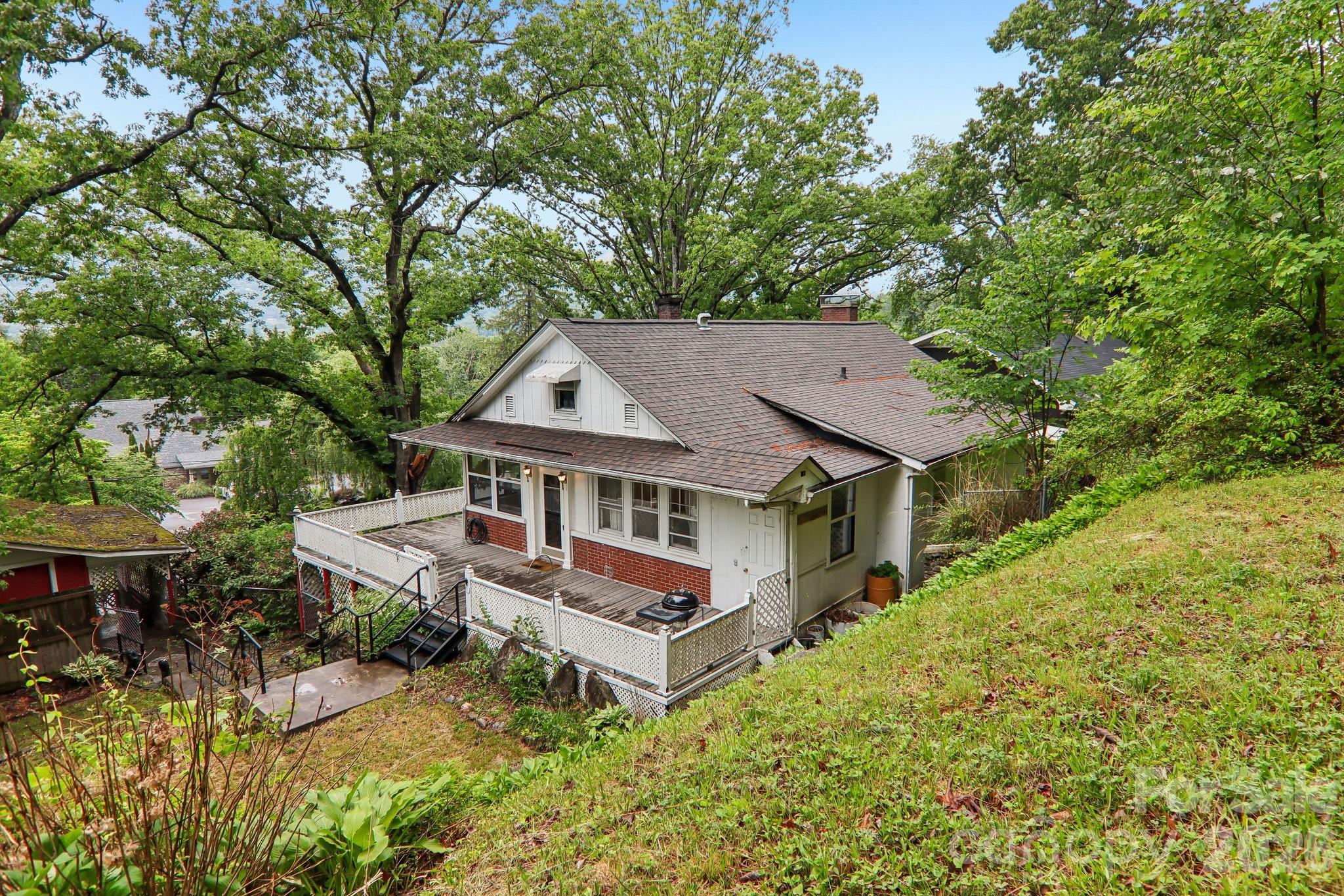1157 S Main Street — Waynesville