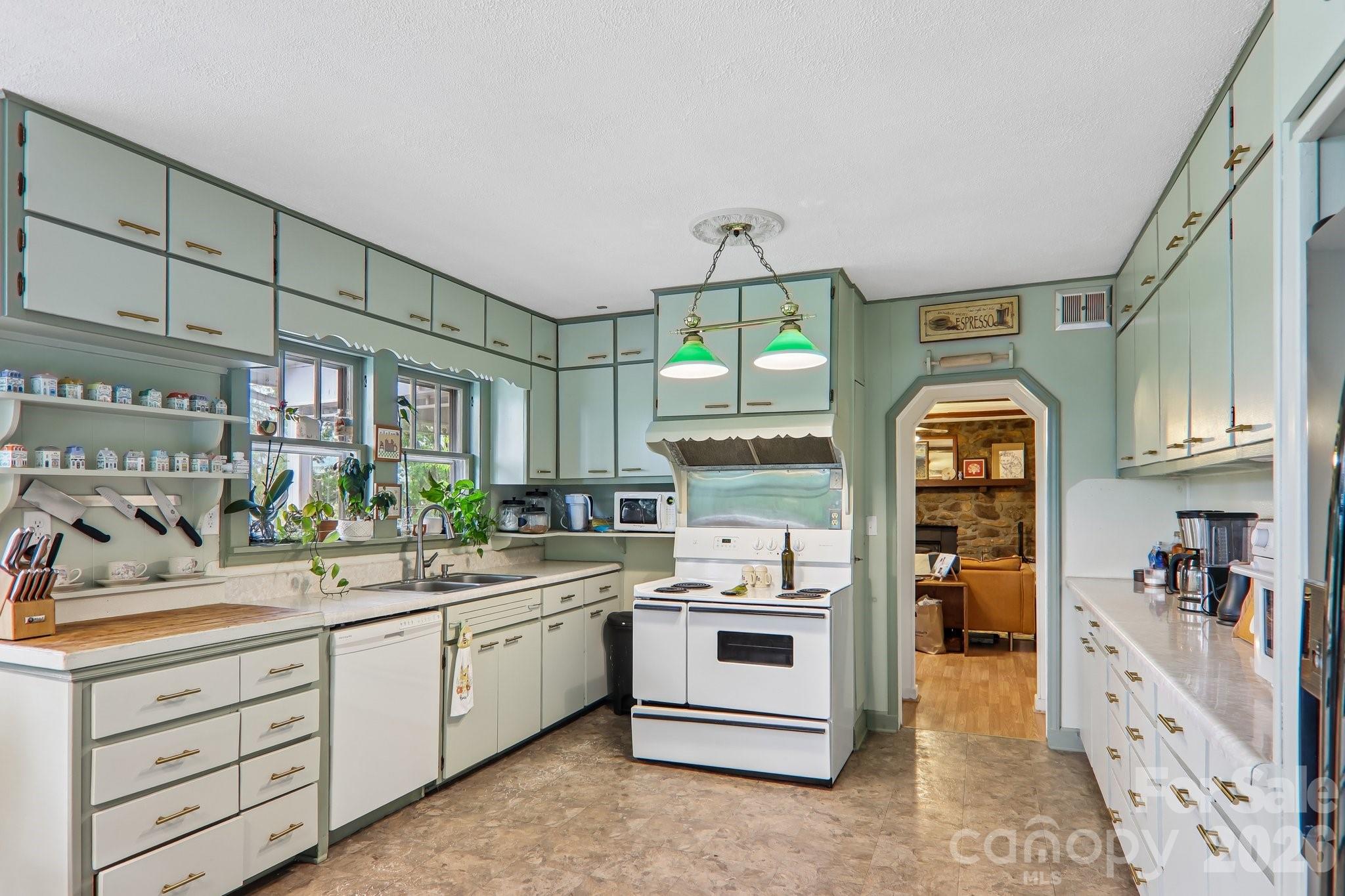 1157 S Main Street — Waynesville