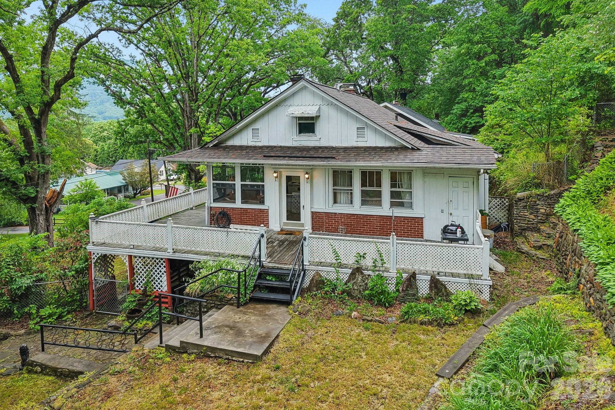 1157 S Main Street — Waynesville