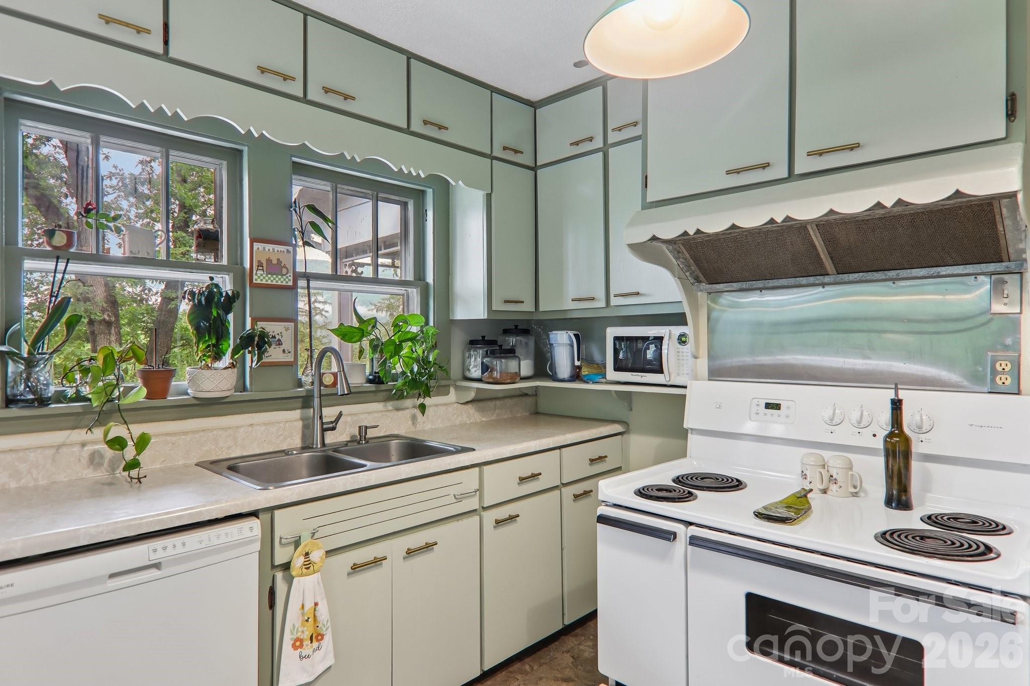 1157 S Main Street — Waynesville