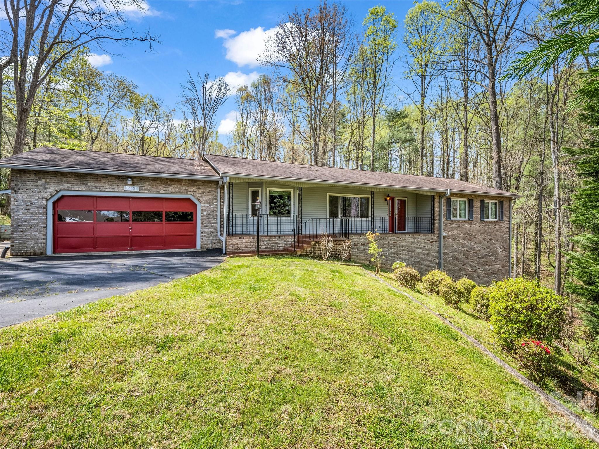 525 Maren Court — Hendersonville