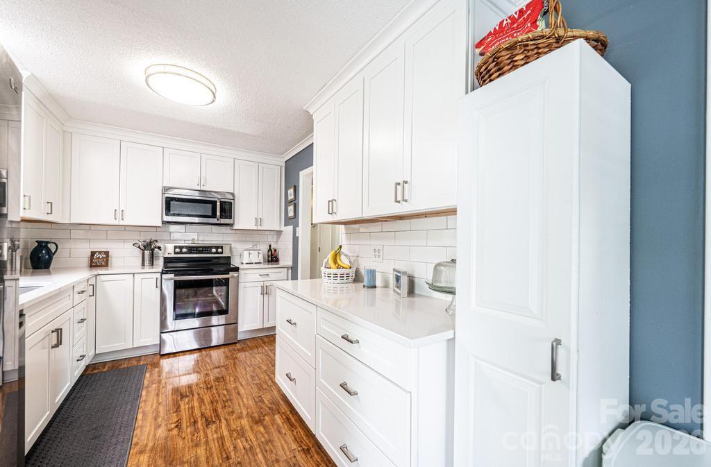 2651 31st Street Court NE — Hickory