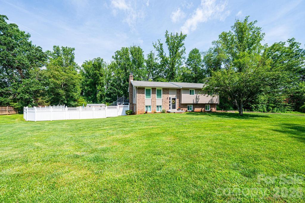 2651 31st Street Court NE — Hickory