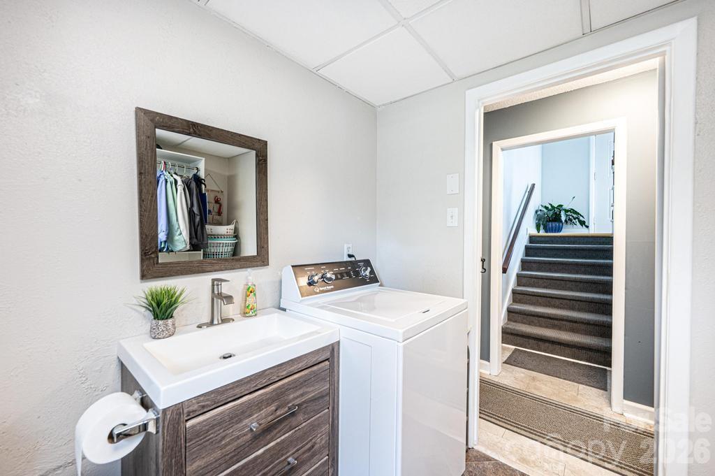 2651 31st Street Court NE — Hickory