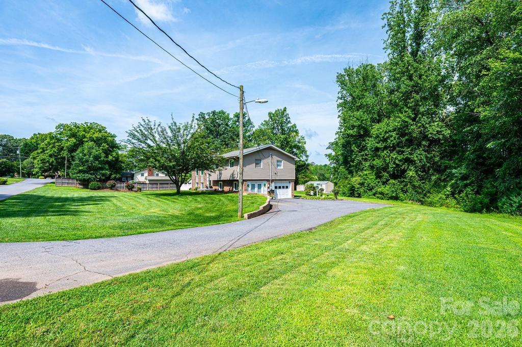 2651 31st Street Court NE — Hickory