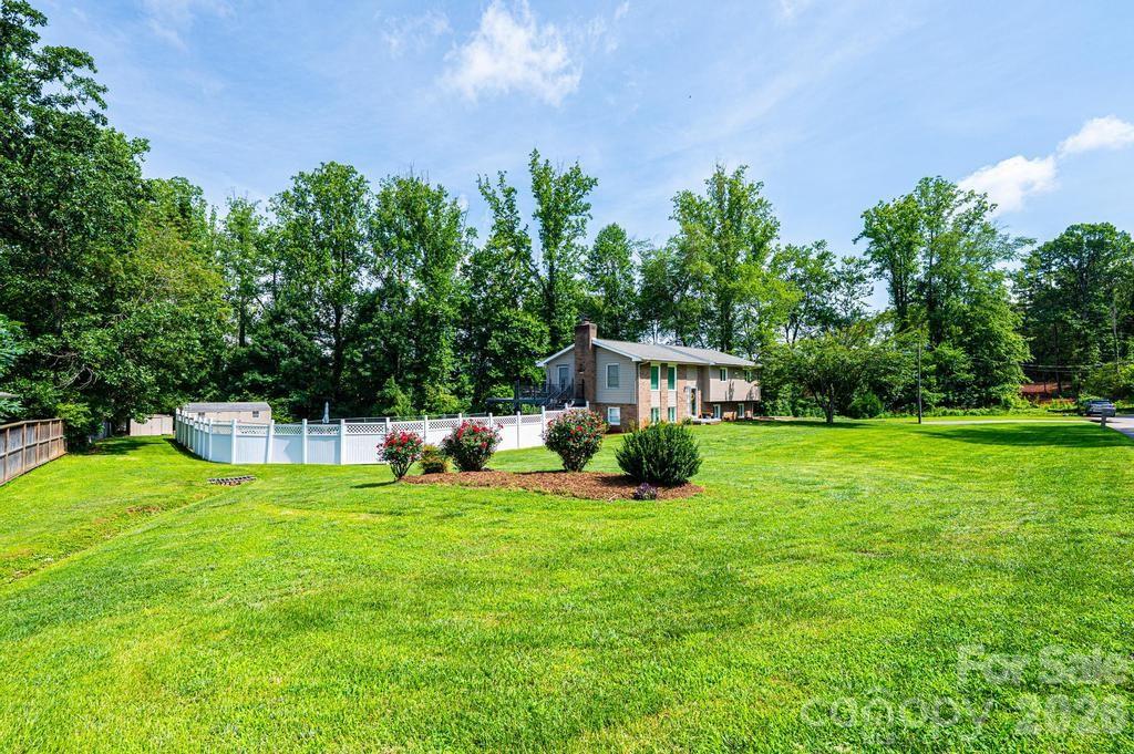 2651 31st Street Court NE — Hickory