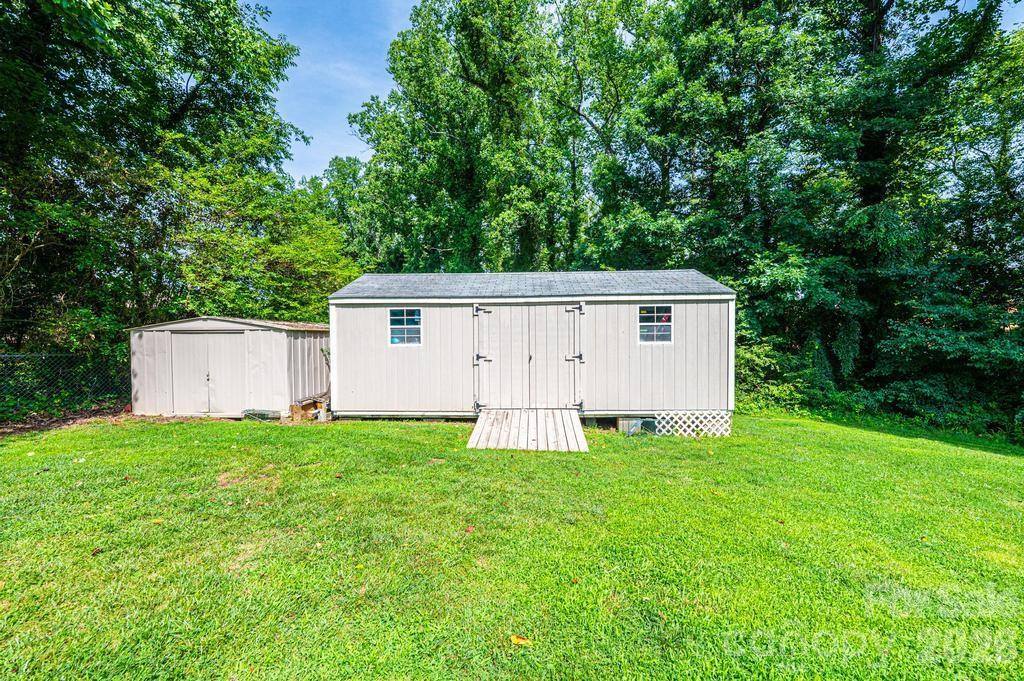 2651 31st Street Court NE — Hickory