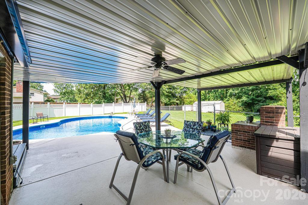 2651 31st Street Court NE — Hickory