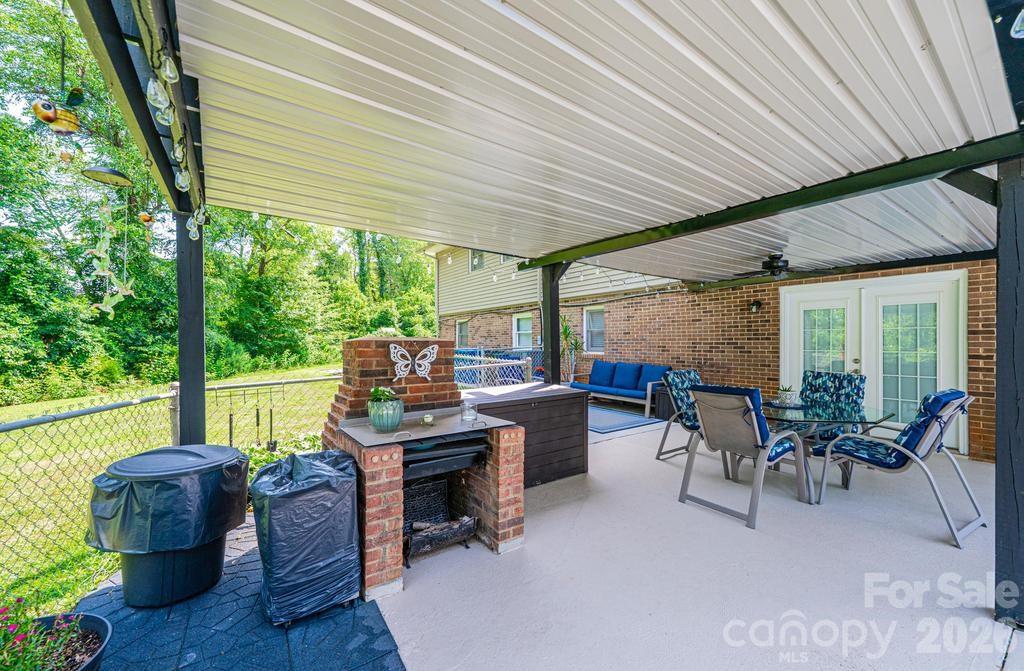 2651 31st Street Court NE — Hickory