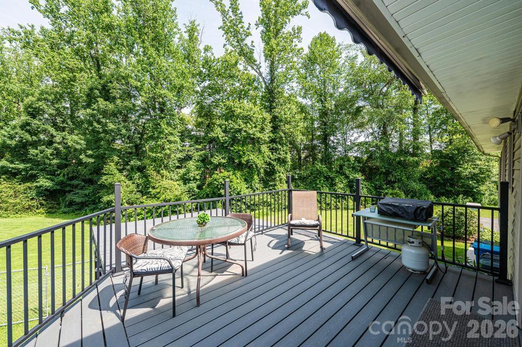 2651 31st Street Court NE — Hickory