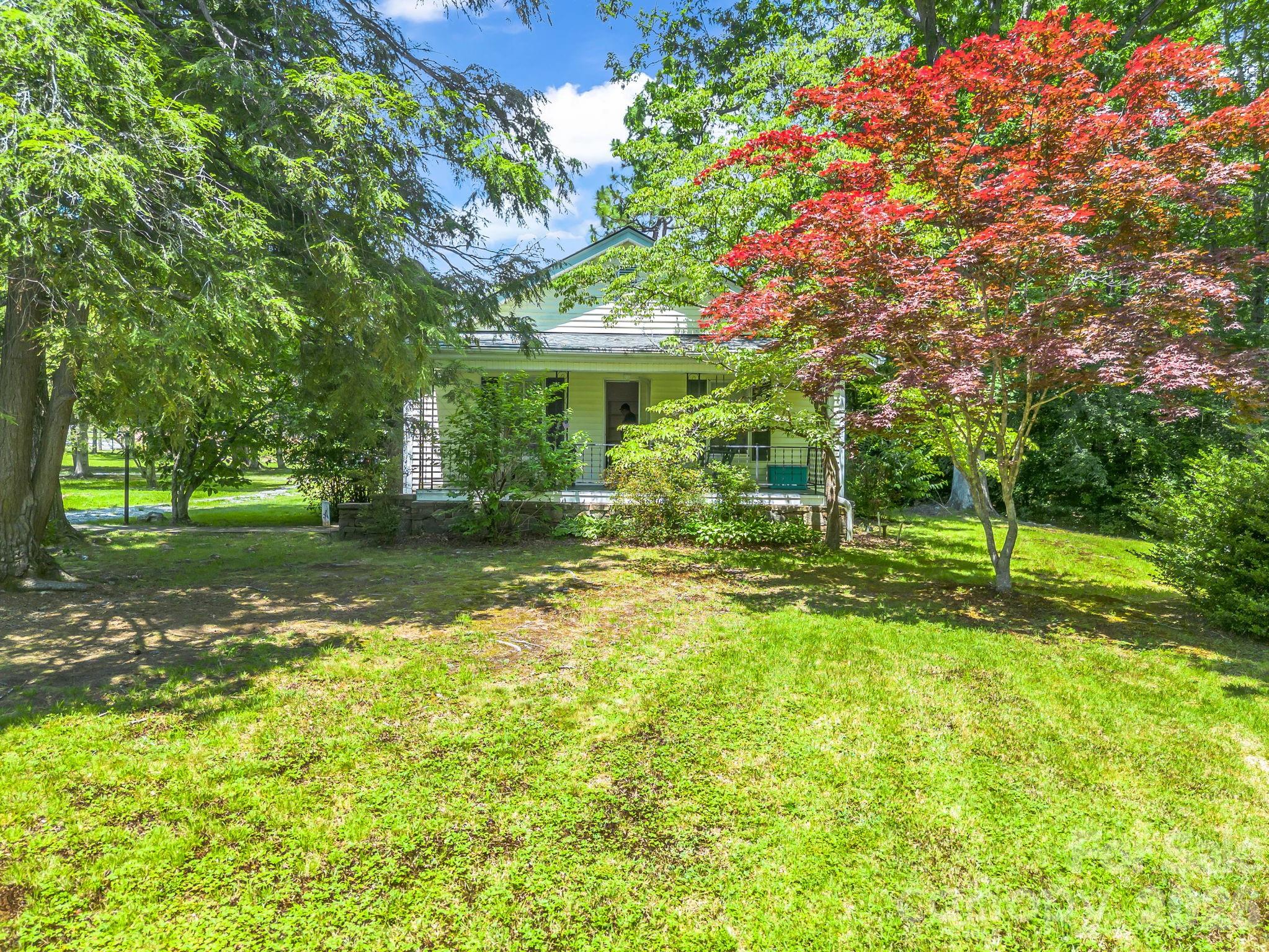 813 Montreat Road — Black Mountain