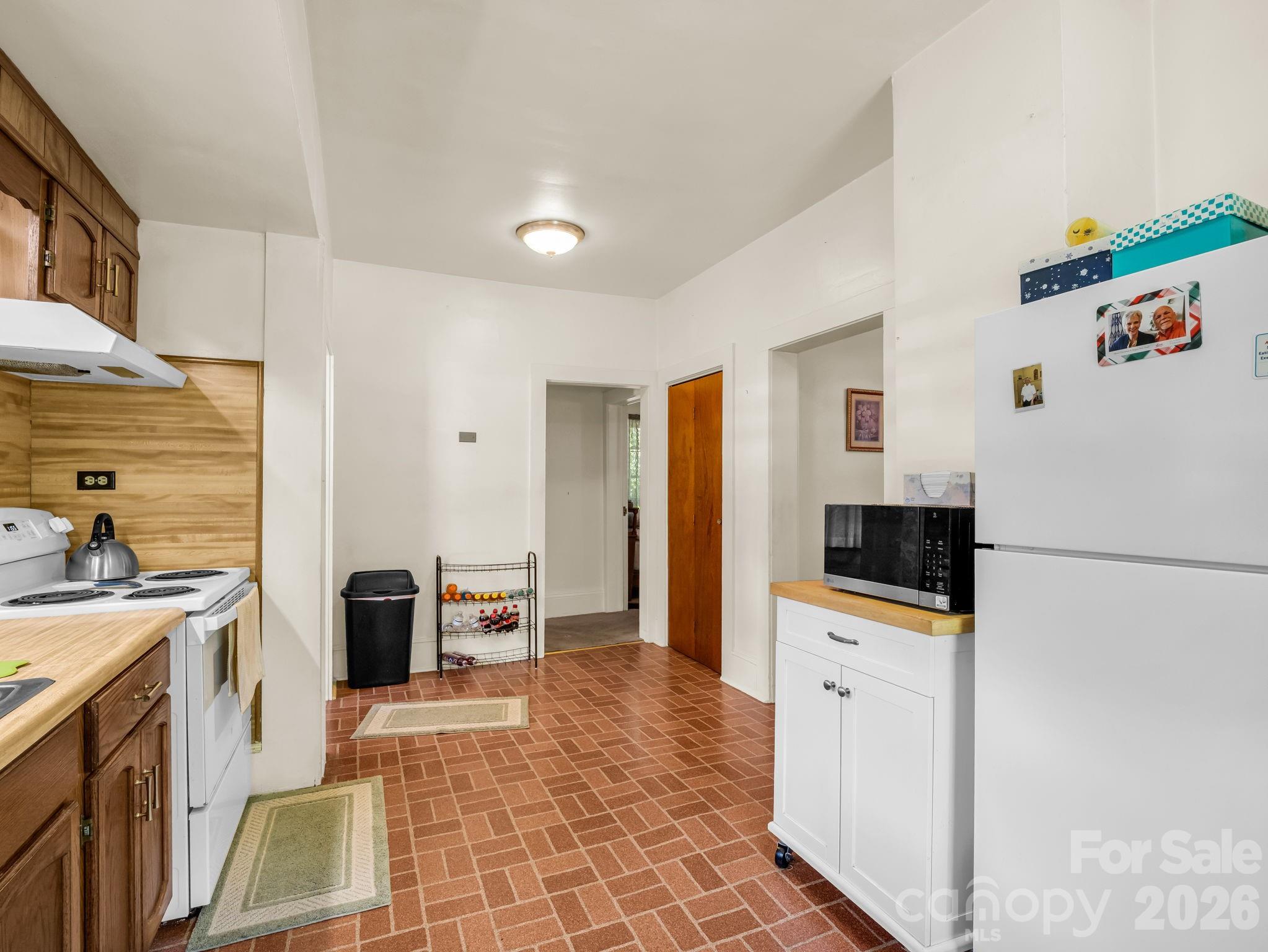 813 Montreat Road — Black Mountain